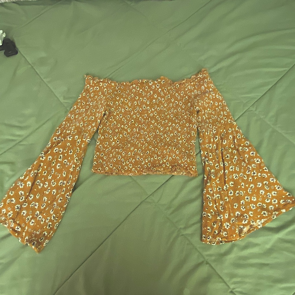 F21 cropped floral belle sleeve top